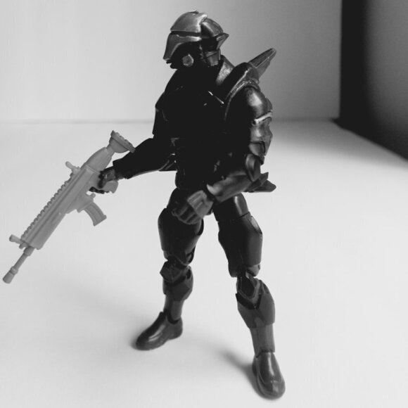 Fortnite Omega Toy Figurine 4" Tall with Weapons Scar Gun and Parasol - Picture 5 of 16